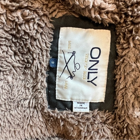 Only small army green lined jacket - Picture 5 of 5